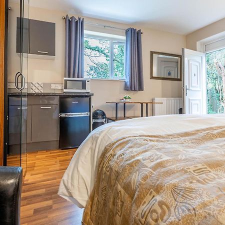 Roger Ground Guest House - With Onsite Car Parking Windermere Exteriör bild