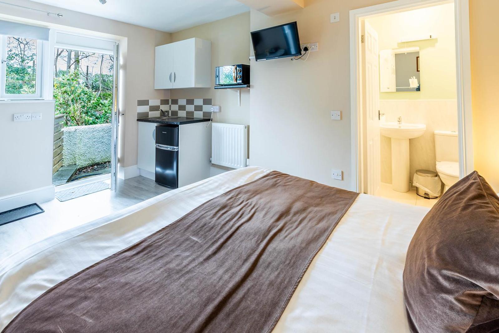 Roger Ground Guest House - With Onsite Car Parking Windermere Exteriör bild