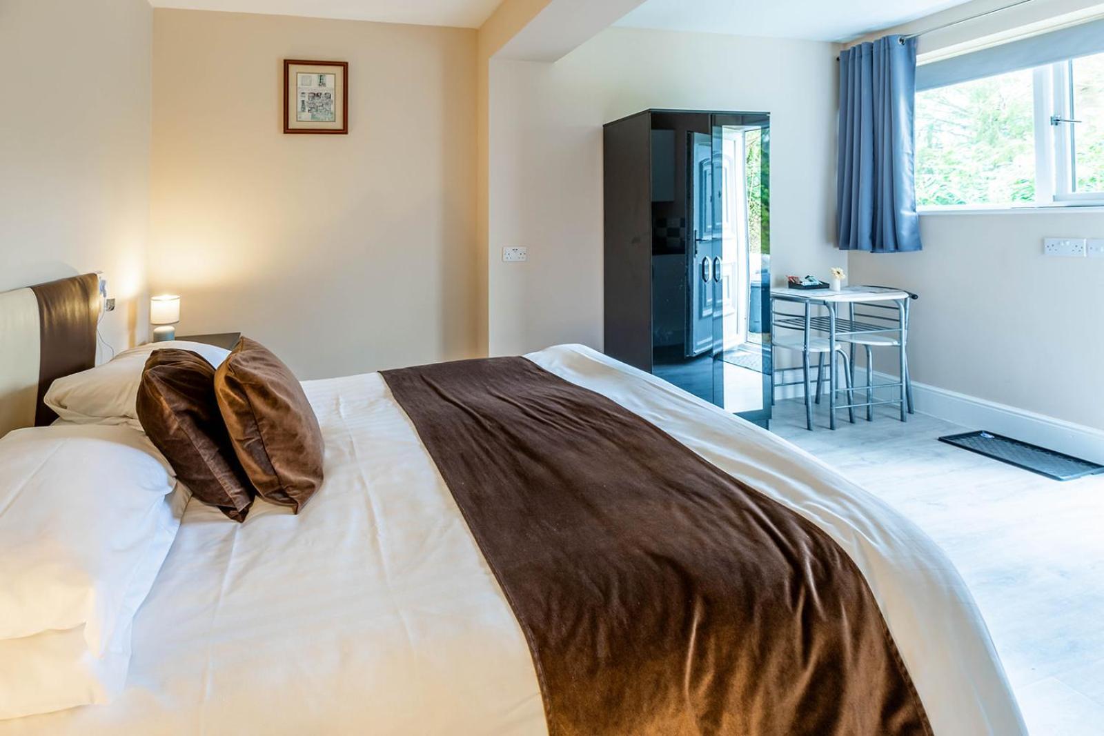 Roger Ground Guest House - With Onsite Car Parking Windermere Exteriör bild