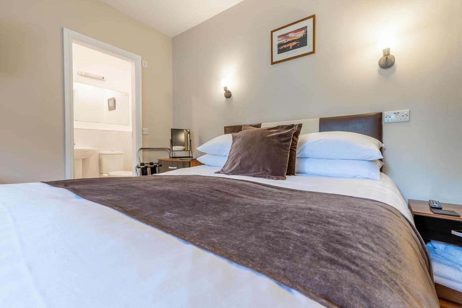Roger Ground Guest House - With Onsite Car Parking Windermere Exteriör bild