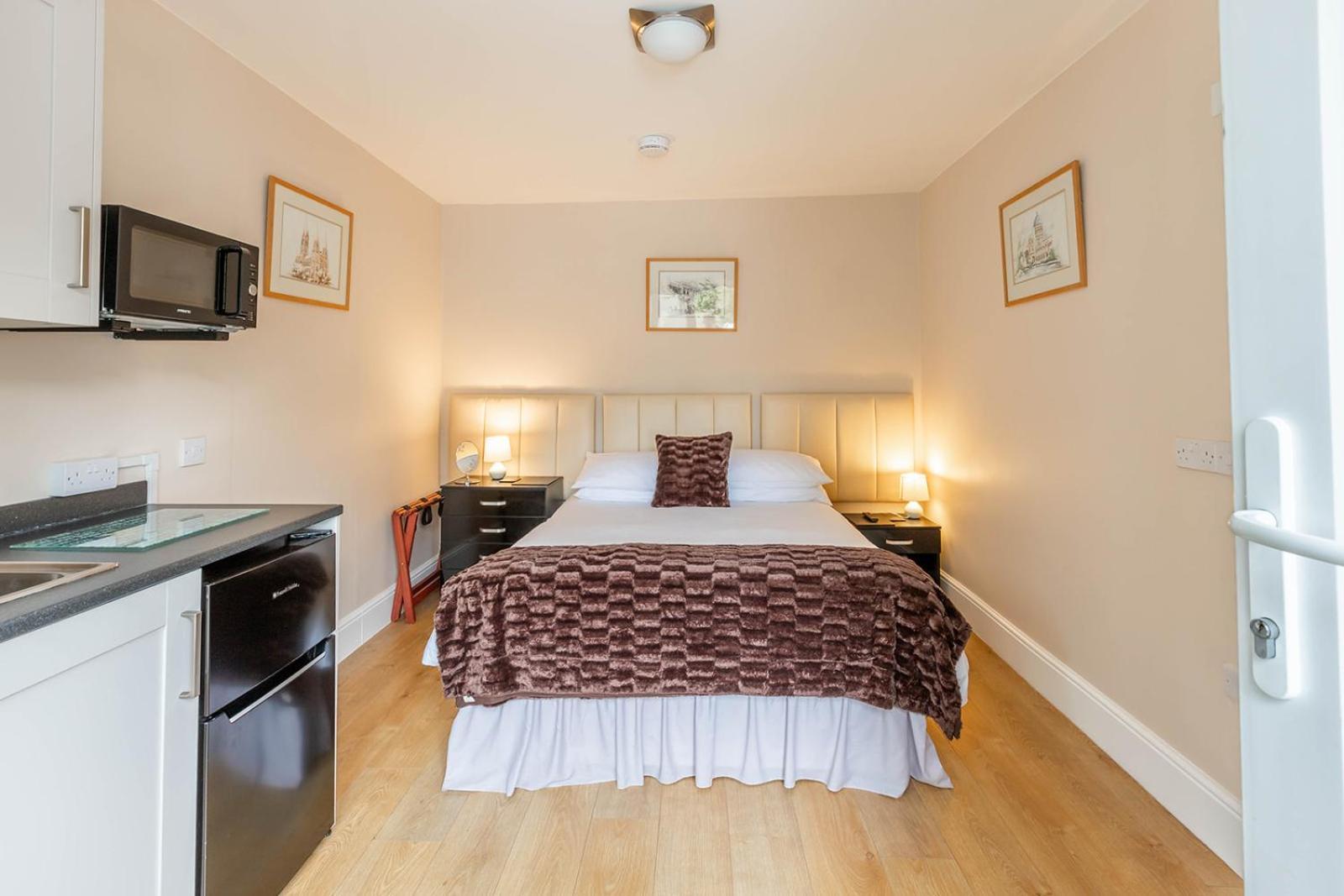 Roger Ground Guest House - With Onsite Car Parking Windermere Exteriör bild