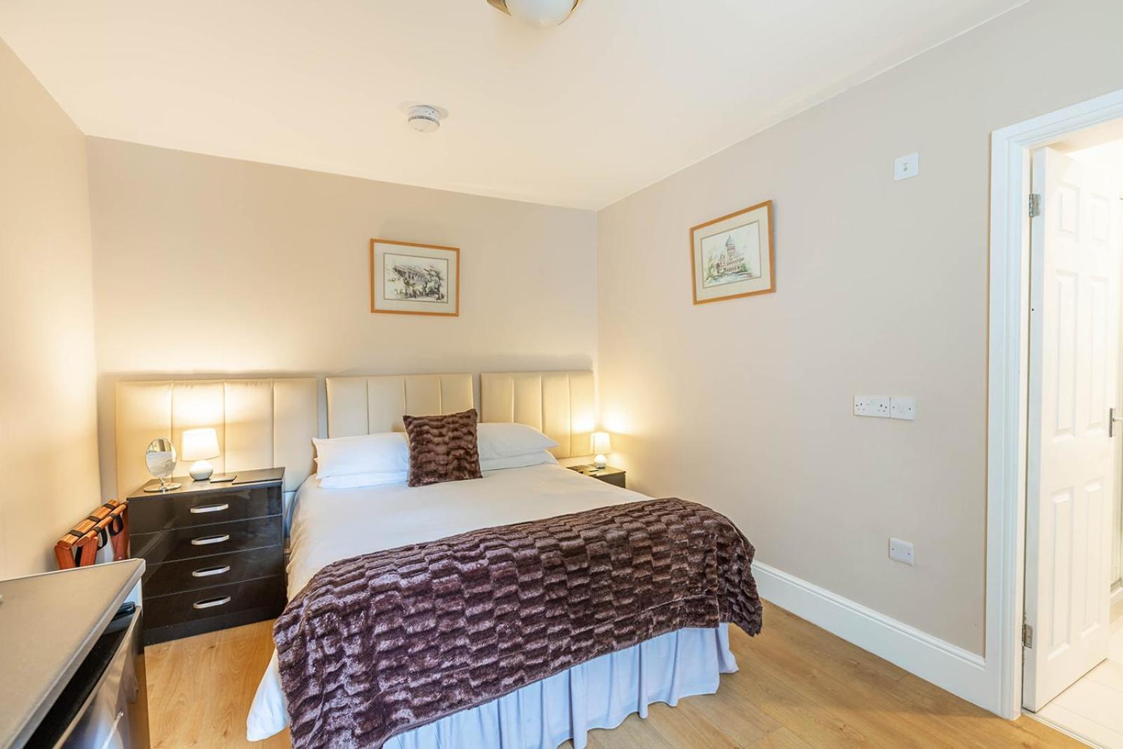 Roger Ground Guest House - With Onsite Car Parking Windermere Exteriör bild