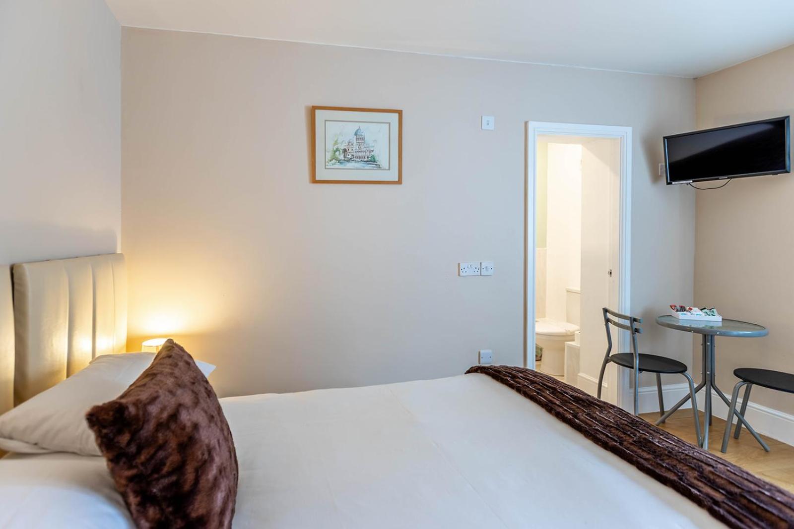 Roger Ground Guest House - With Onsite Car Parking Windermere Exteriör bild