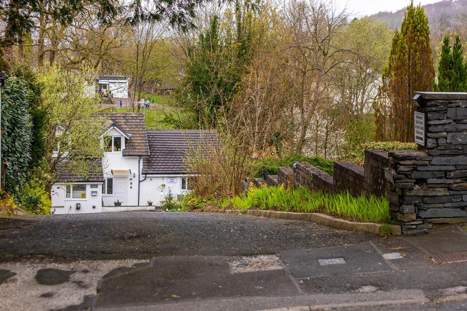 Roger Ground Guest House - With Onsite Car Parking Windermere Exteriör bild