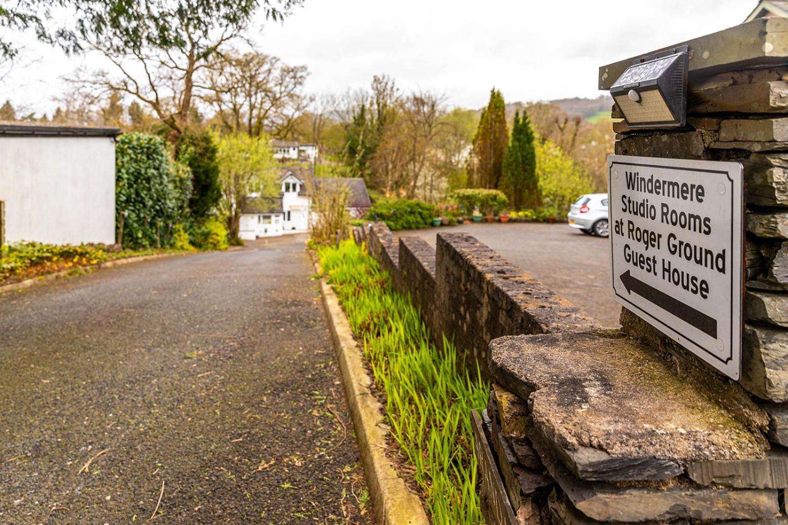 Roger Ground Guest House - With Onsite Car Parking Windermere Exteriör bild