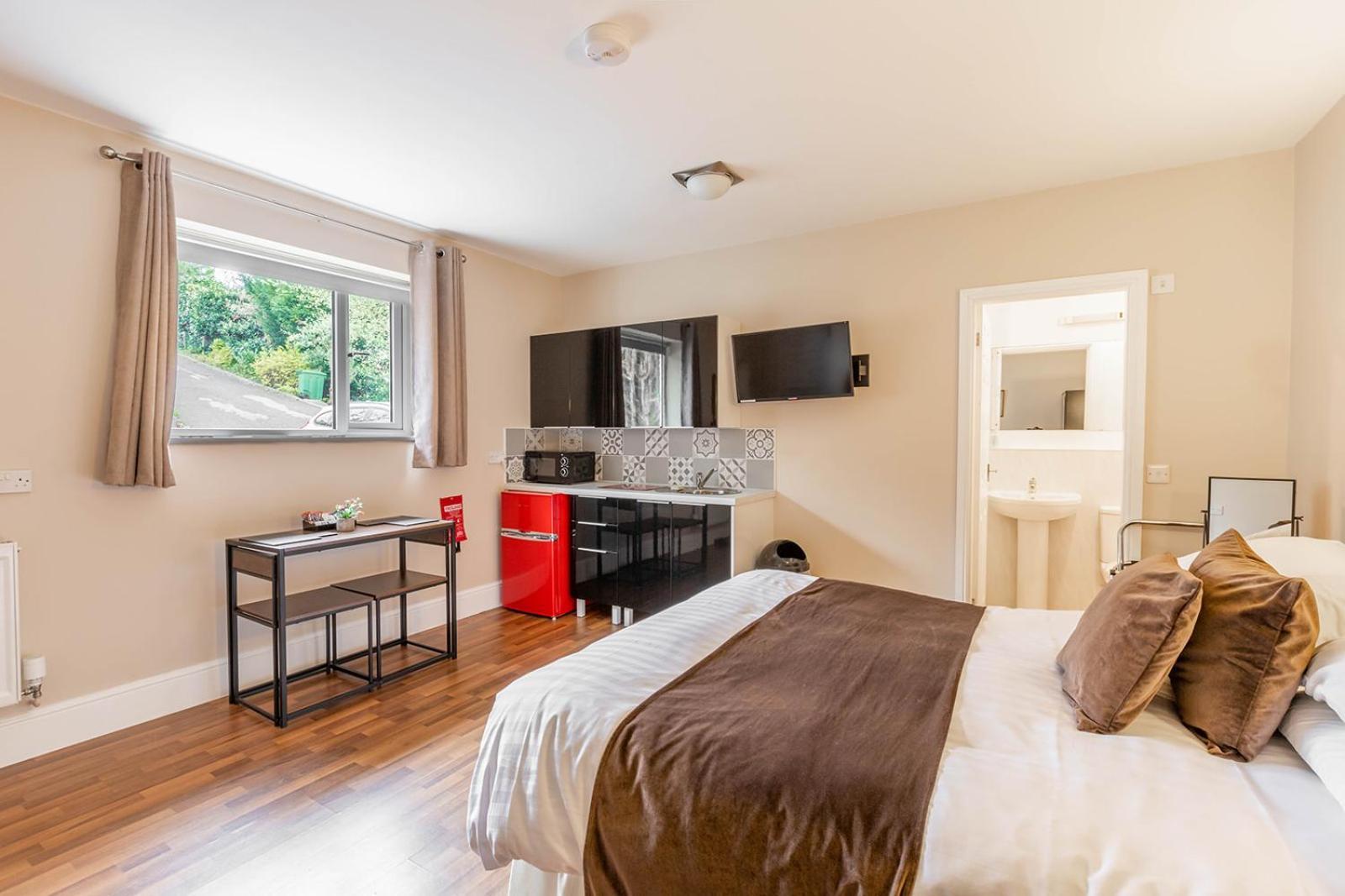 Roger Ground Guest House - With Onsite Car Parking Windermere Exteriör bild