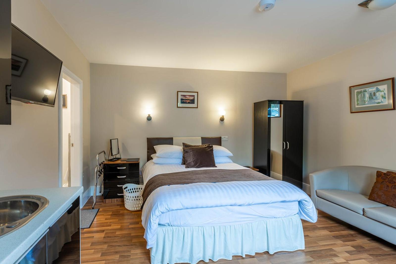 Roger Ground Guest House - With Onsite Car Parking Windermere Exteriör bild