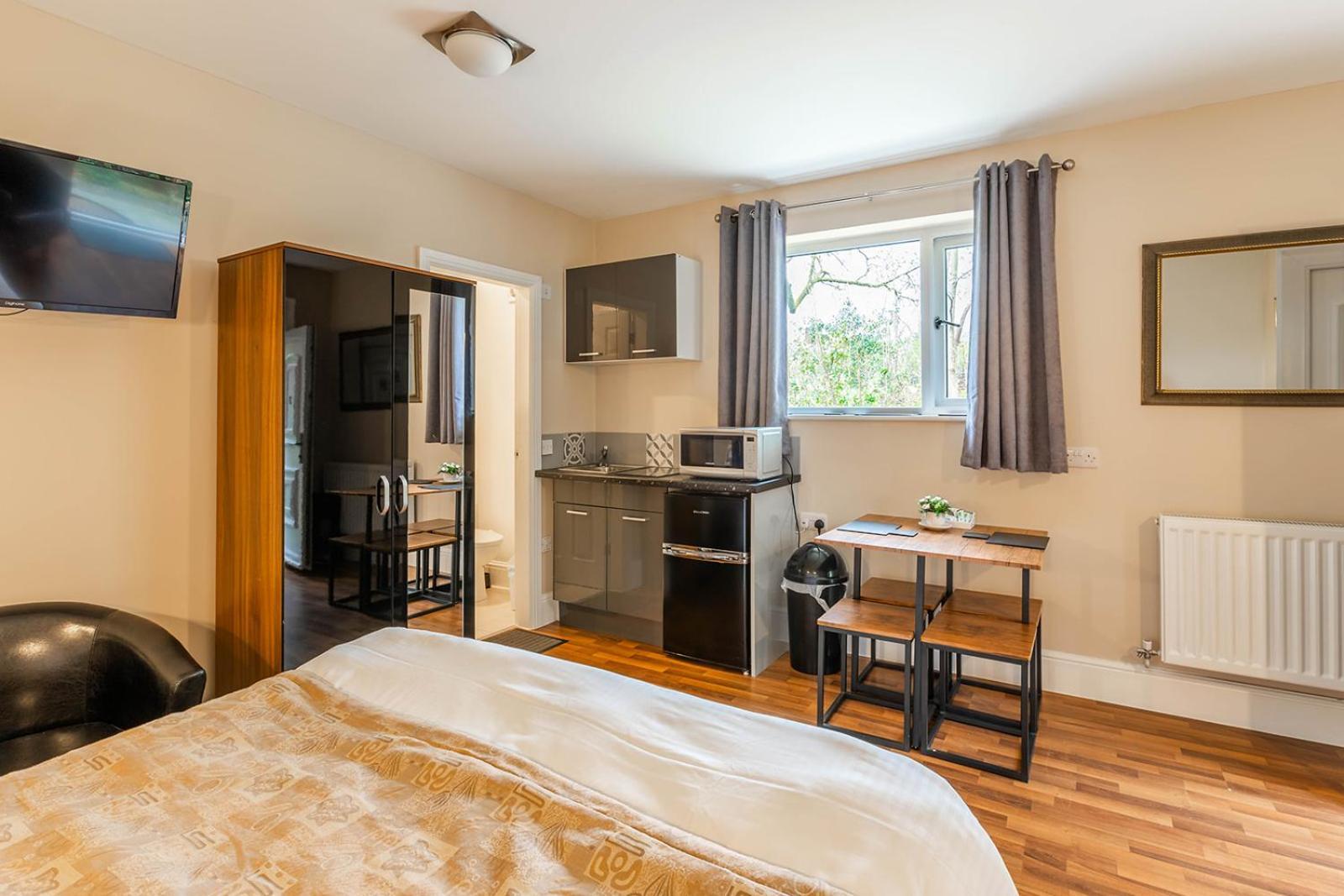 Roger Ground Guest House - With Onsite Car Parking Windermere Exteriör bild